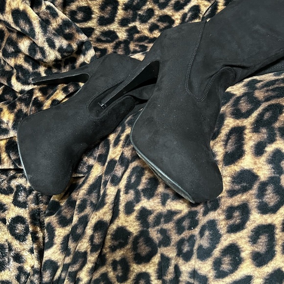 Boots - Picture 8 of 10